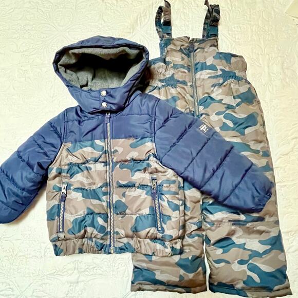 OshKosh B’Gosh Winter Parka Coat and Snowsuit Size 4T - Picture 2 of 8
